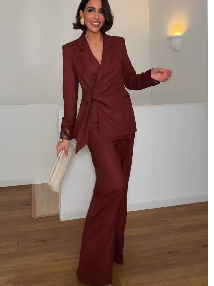 Women Formal Wear With Blazer - بدلة رسمية أنيقة للسيدات العاملات في