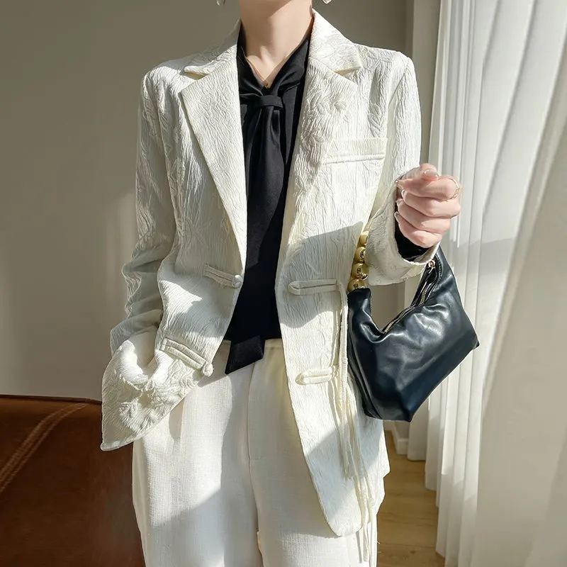 Women Formal Wear With Blazer - جاكيت بليزر نسائي أبيض منقوش بياقة